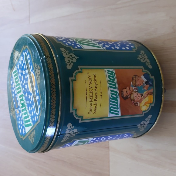 Vintage Tin, 80s Milky Way Tin with Lid - Picture 3 of 9